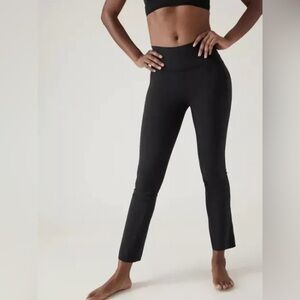 NWT Athleta Transcend Stash Crop Straight Leg